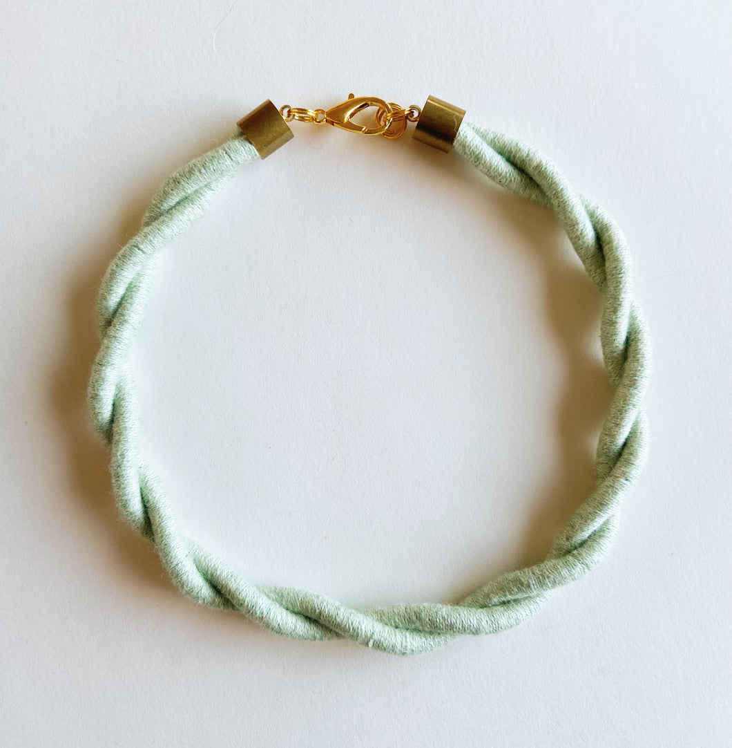 Twist Necklace {batch}